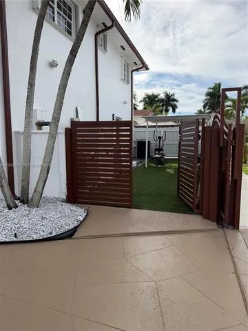 $899,000 | 13966 Southwest 13th Street, Miami, FL 33184