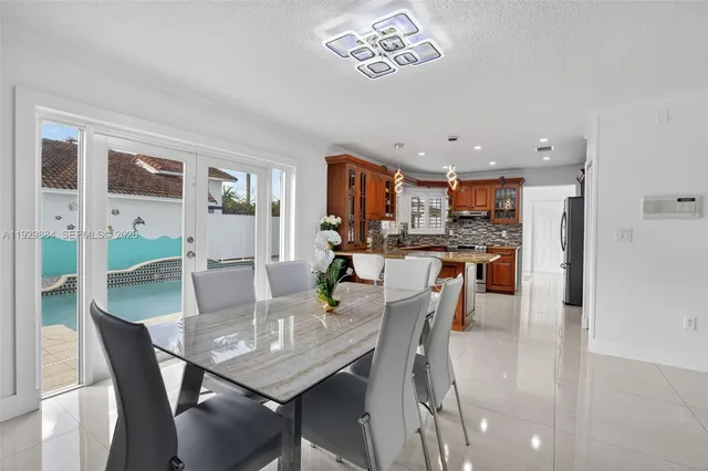 $899,000 | 13966 Southwest 13th Street, Miami, FL 33184