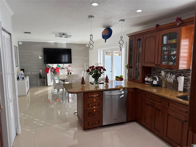 $899,000 | 13966 Southwest 13th Street, Miami, FL 33184