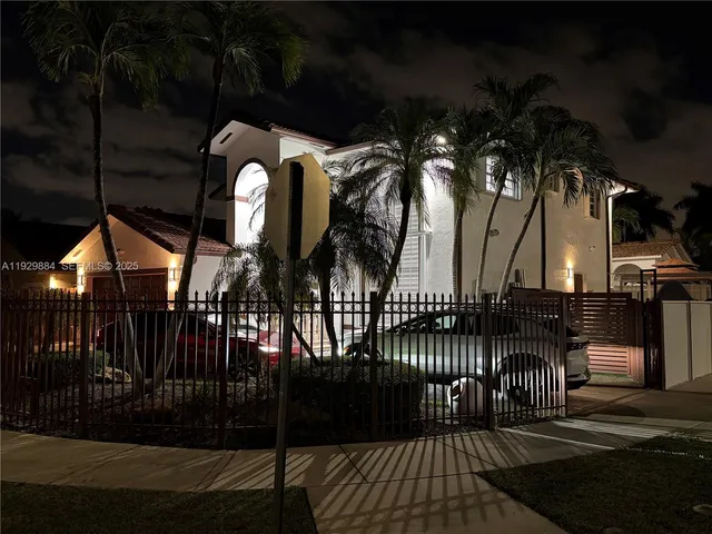 $899,000 | 13966 Southwest 13th Street, Miami, FL 33184