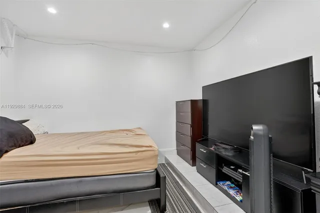 $899,000 | 13966 Southwest 13th Street, Miami, FL 33184