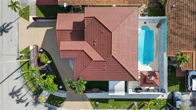 $899,000 | 13966 Southwest 13th Street, Miami, FL 33184