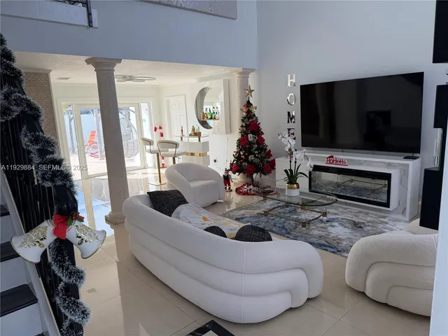 $899,000 | 13966 Southwest 13th Street, Miami, FL 33184