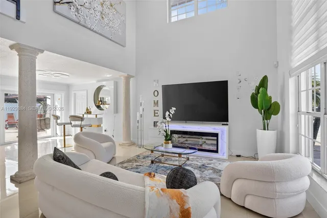 $899,000 | 13966 Southwest 13th Street, Miami, FL 33184