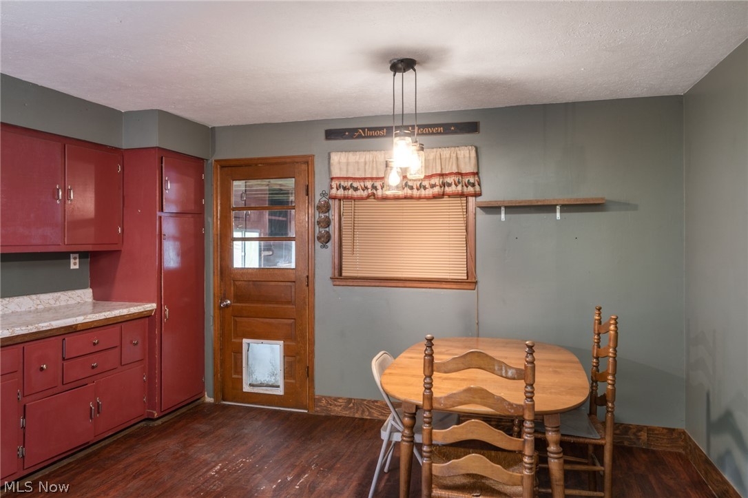 7057 Drake State Line Road Burghill, OH 44404 - Photo 8 of 17 Eat in kitchen
