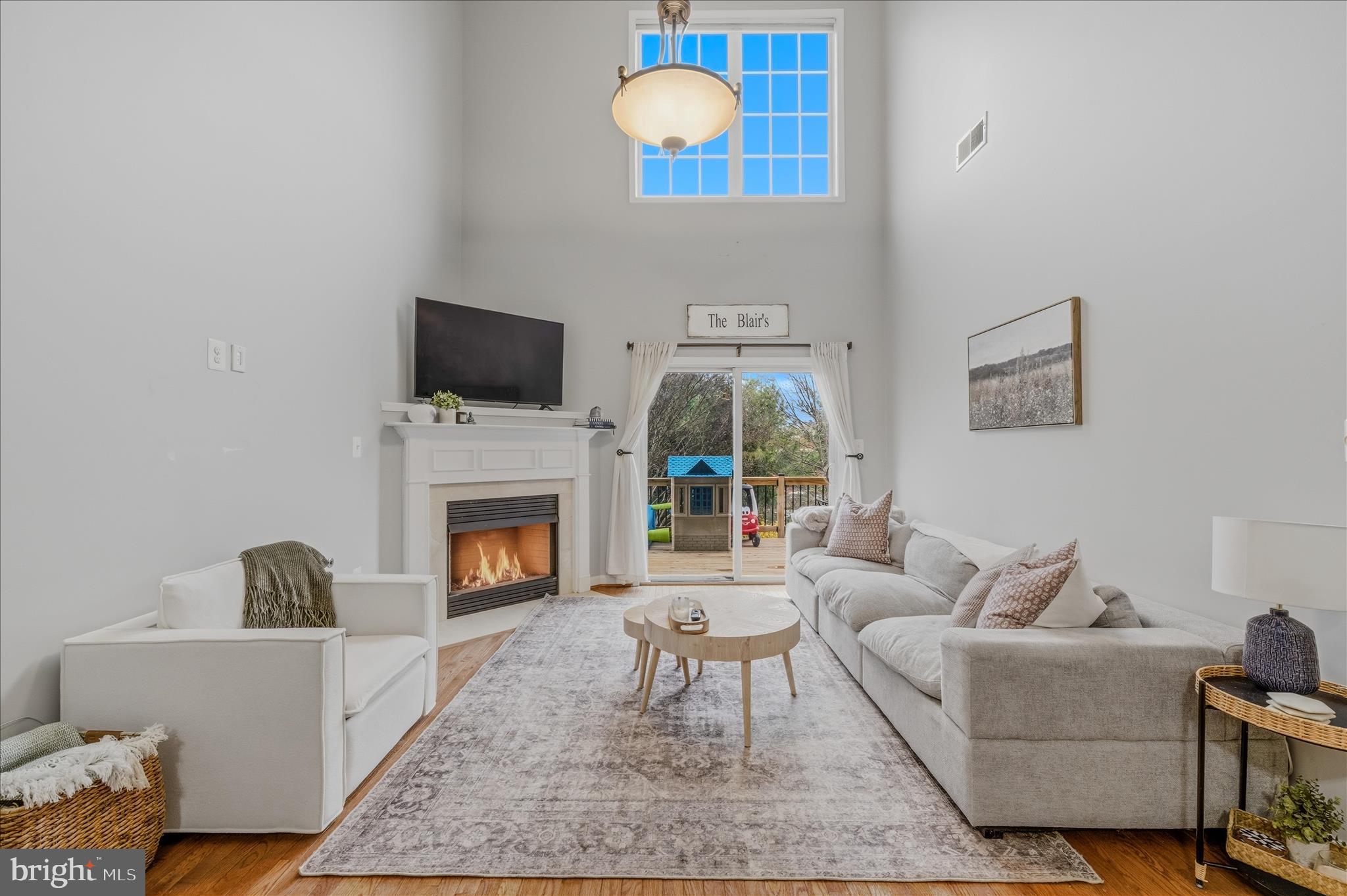 220 West Ridge Court Warrenton, VA 20186 - Photo 12 of 49 Living Room