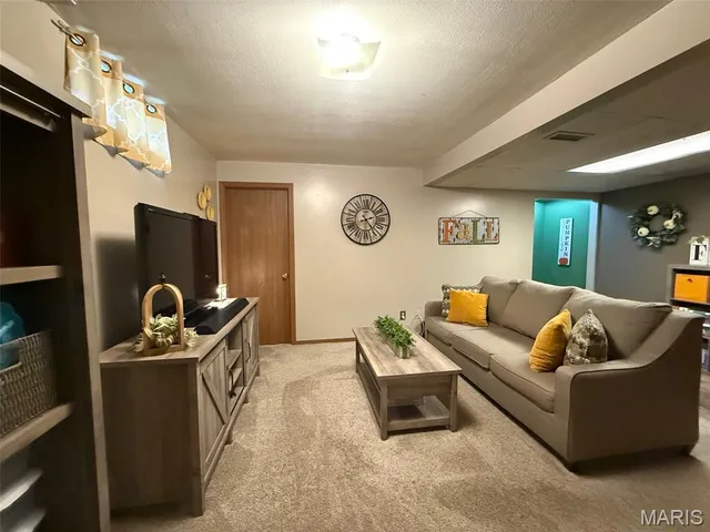 $225,000 | 827 Sunset Drive, Vandalia, IL 62471