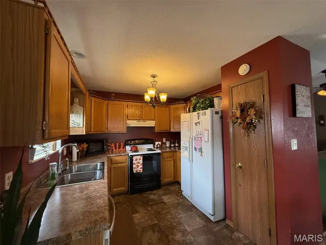 $225,000 | 827 Sunset Drive, Vandalia, IL 62471