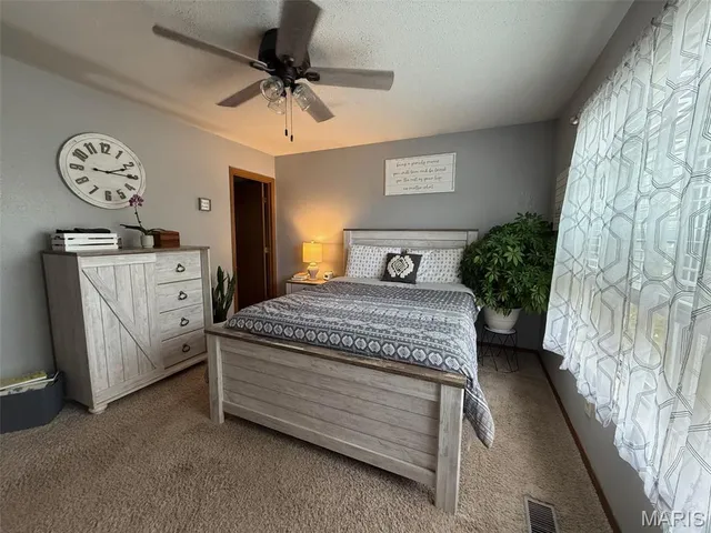 $225,000 | 827 Sunset Drive, Vandalia, IL 62471