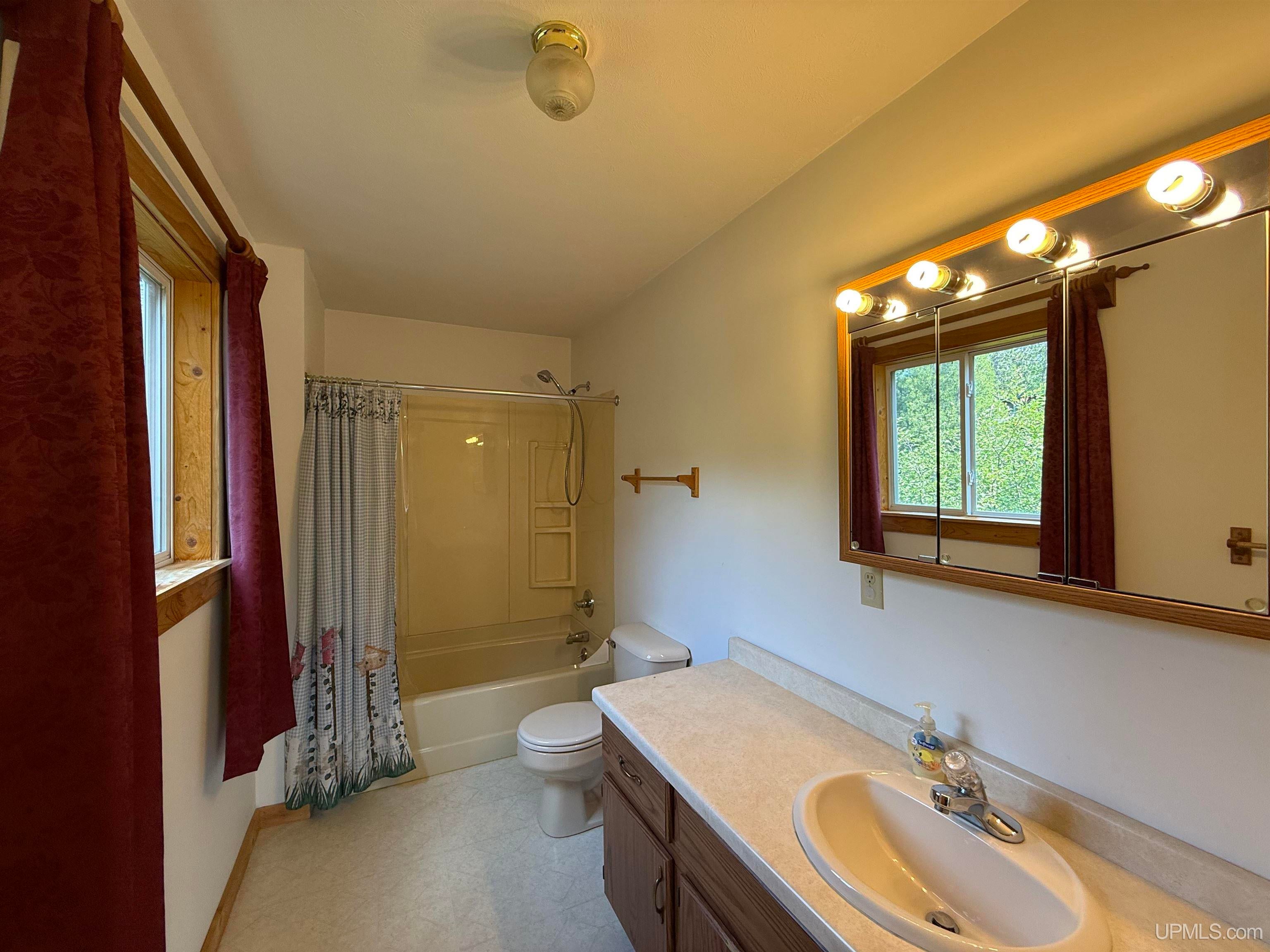 208 Riverside Road Marquette, MI 49855 - Photo 32 of 60 Gallery Image 32