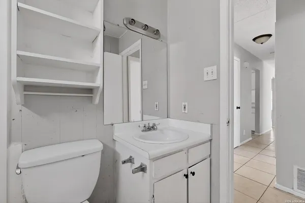 $1,450 | 5014 Ed White Street, Kirby, TX 78219