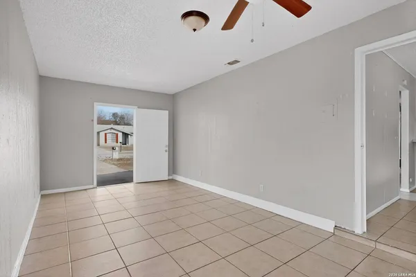 $1,450 | 5014 Ed White Street, Kirby, TX 78219