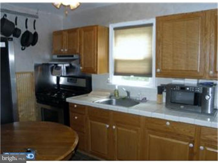 102 Dickinson Road Glassboro, NJ 08028 - Photo 4 of 24