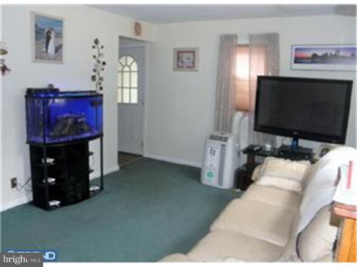 102 Dickinson Road Glassboro, NJ 08028 - Photo 5 of 24