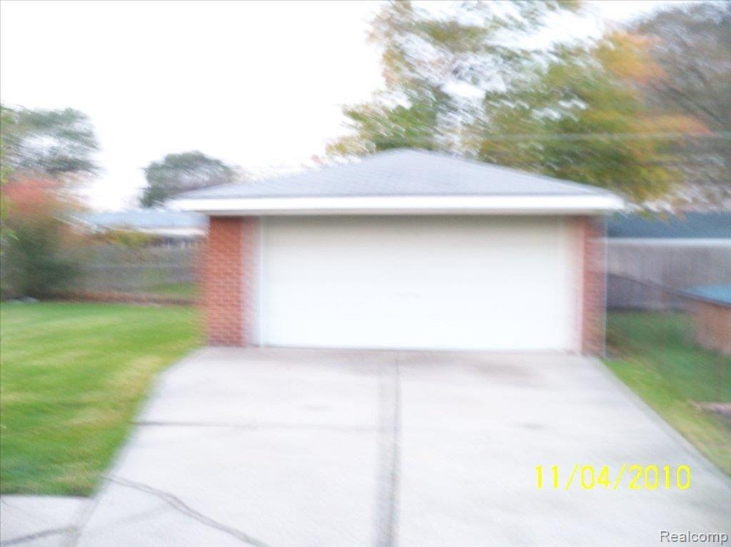 29489 Schoenherr Road Warren, MI 48088 - Photo 4 of 14 moross 048