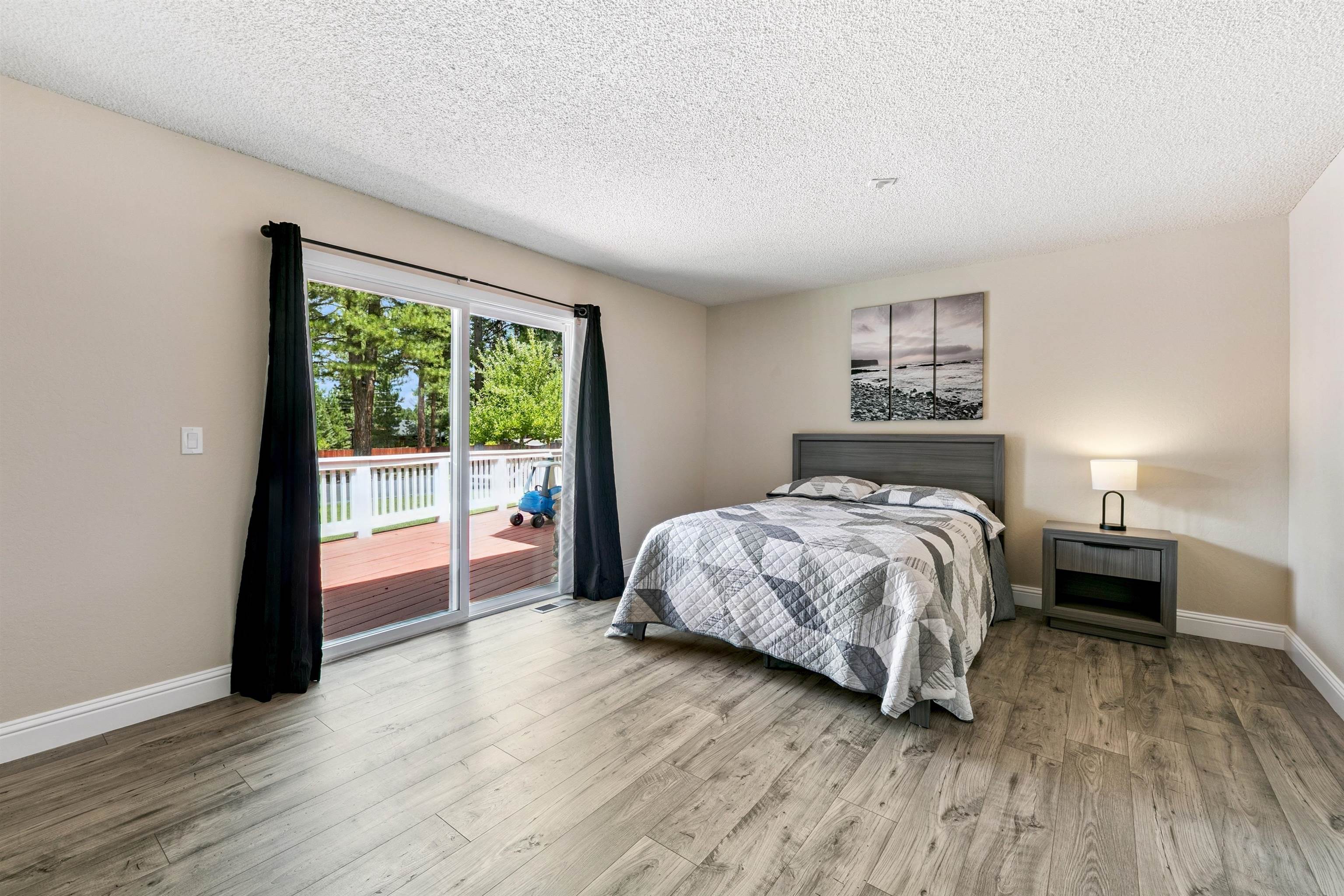 10228 Jeffery Pine Road Truckee, CA 96161 - Photo 20 of 28 a bedroom with a bed and a large window