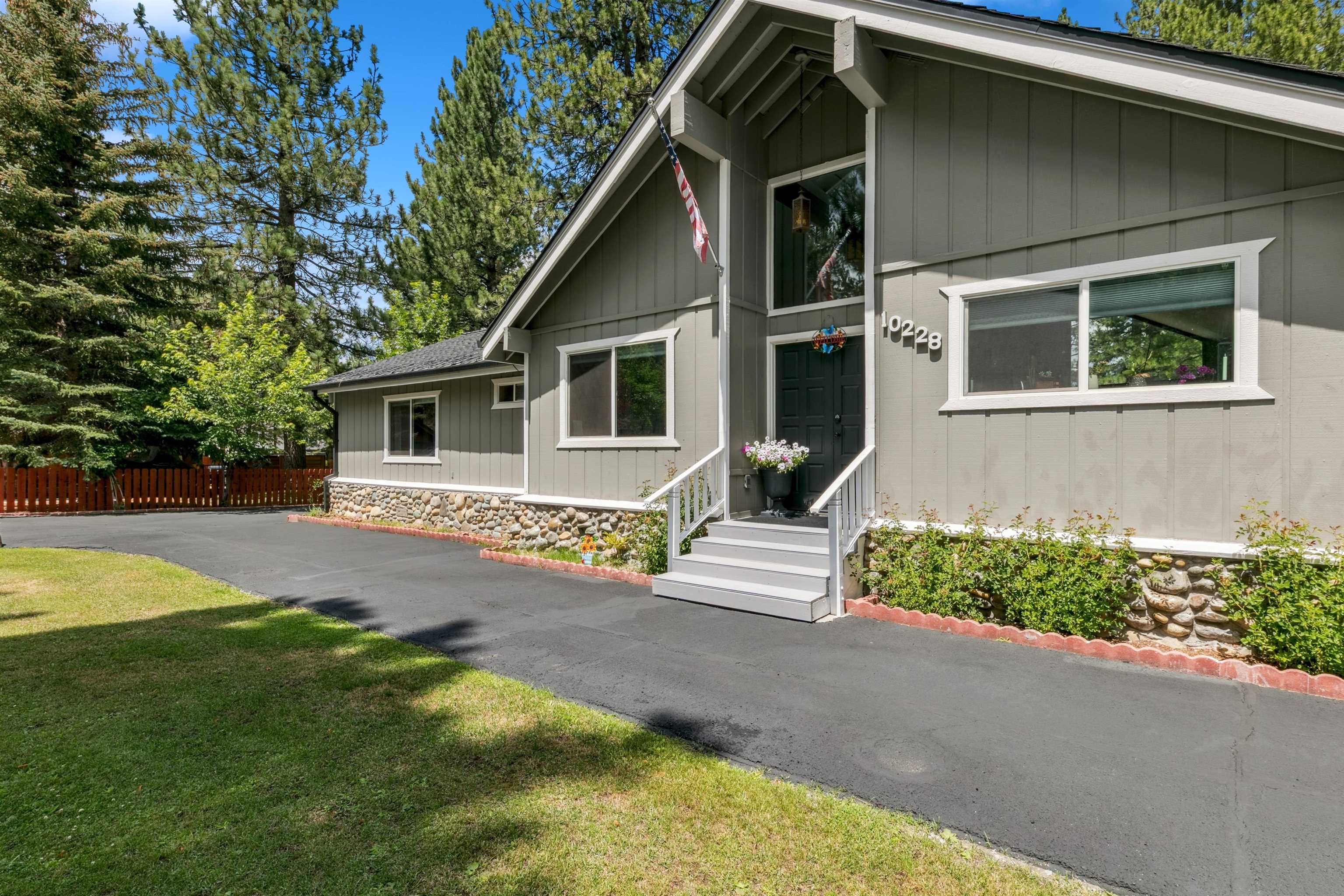 10228 Jeffery Pine Road Truckee, CA 96161 - Photo 2 of 28 a front view of a house with garden