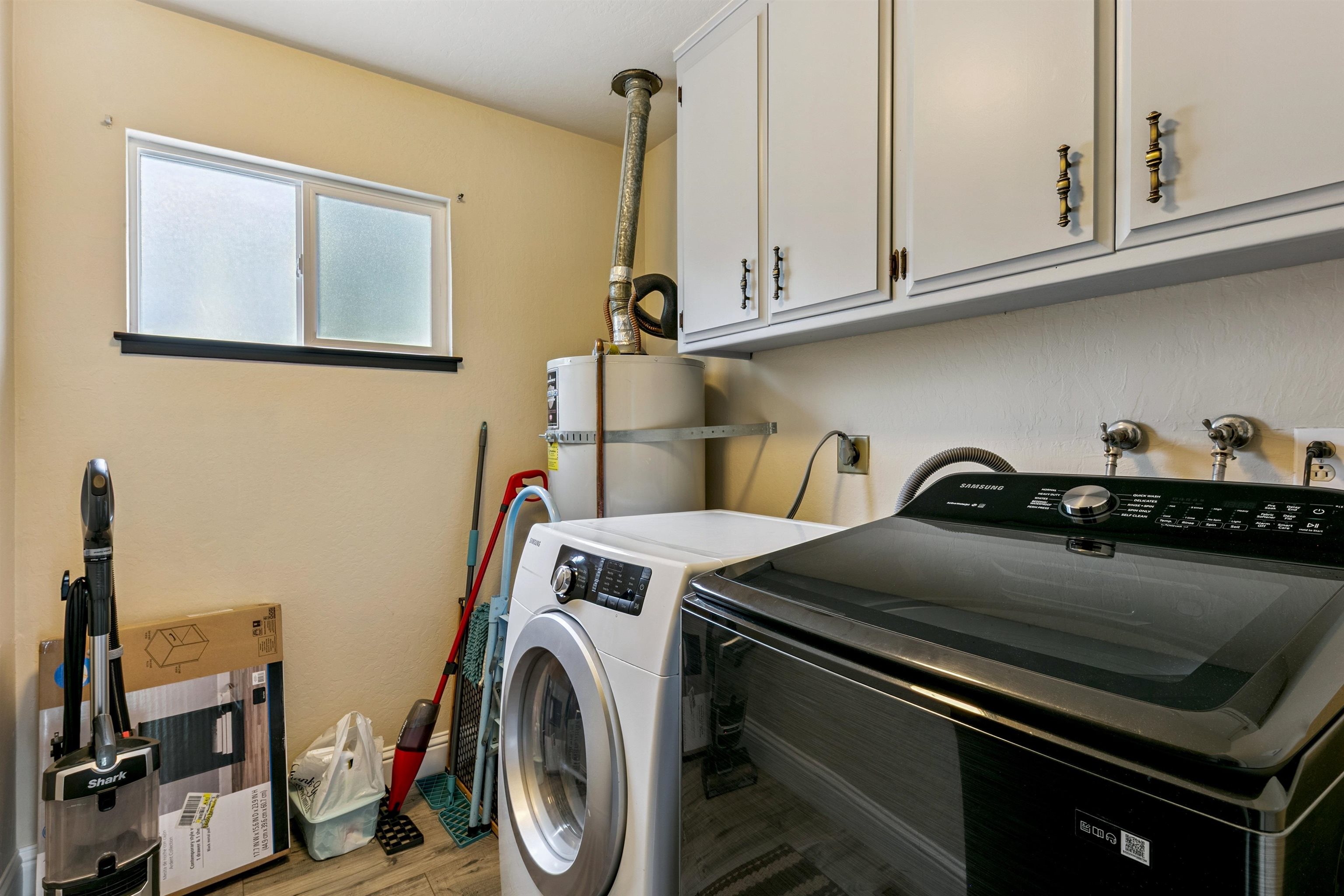 10228 Jeffery Pine Road Truckee, CA 96161 - Photo 22 of 28 a utility room with dryer and washer