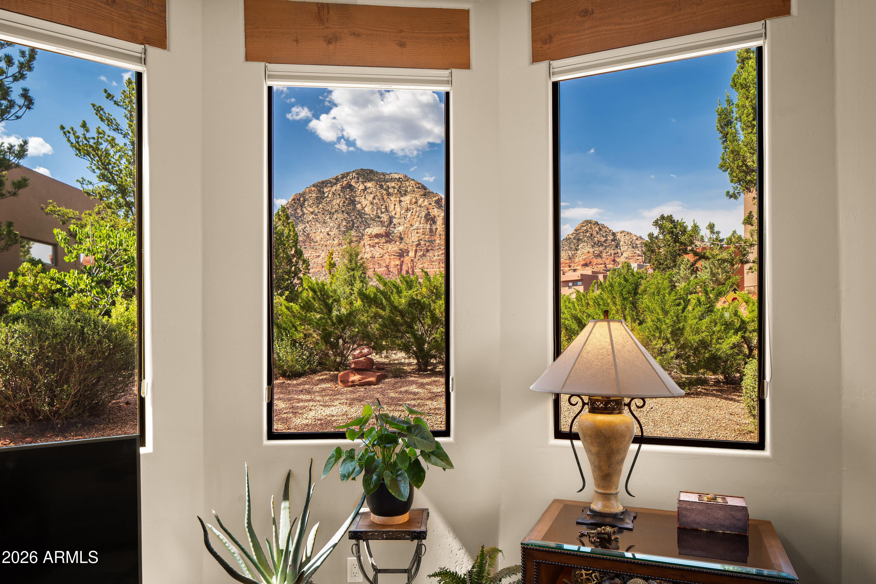 2335 Mule Deer Road Sedona, AZ 86336 - Photo 7 of 50 living room views