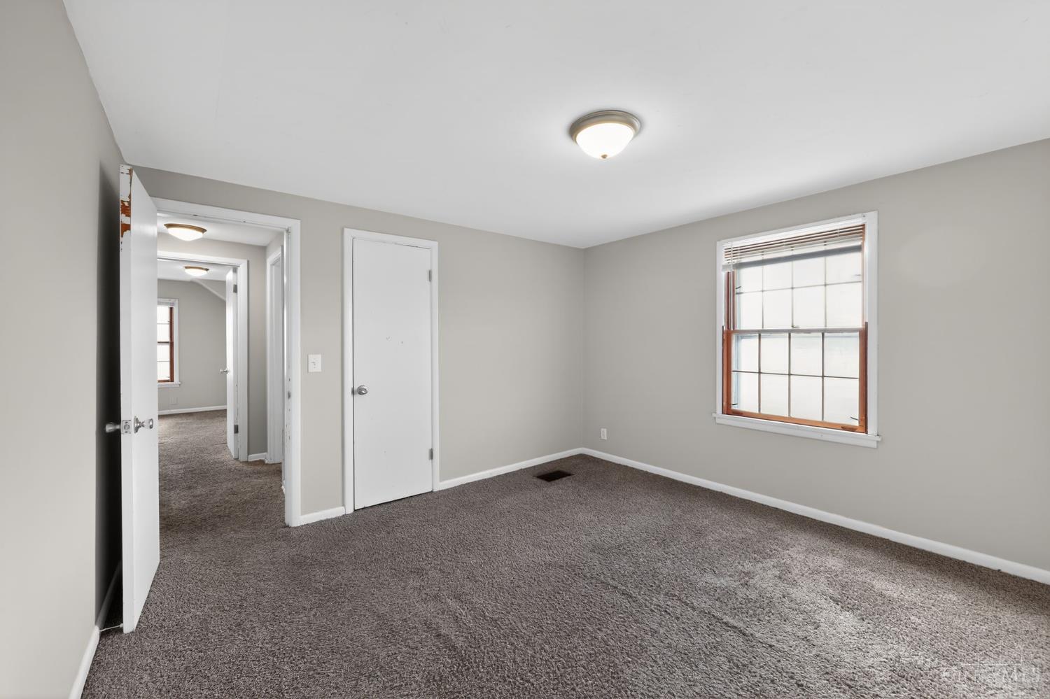313 Pershing Avenue Cincinnati, OH 45215 - Photo 5 of 36