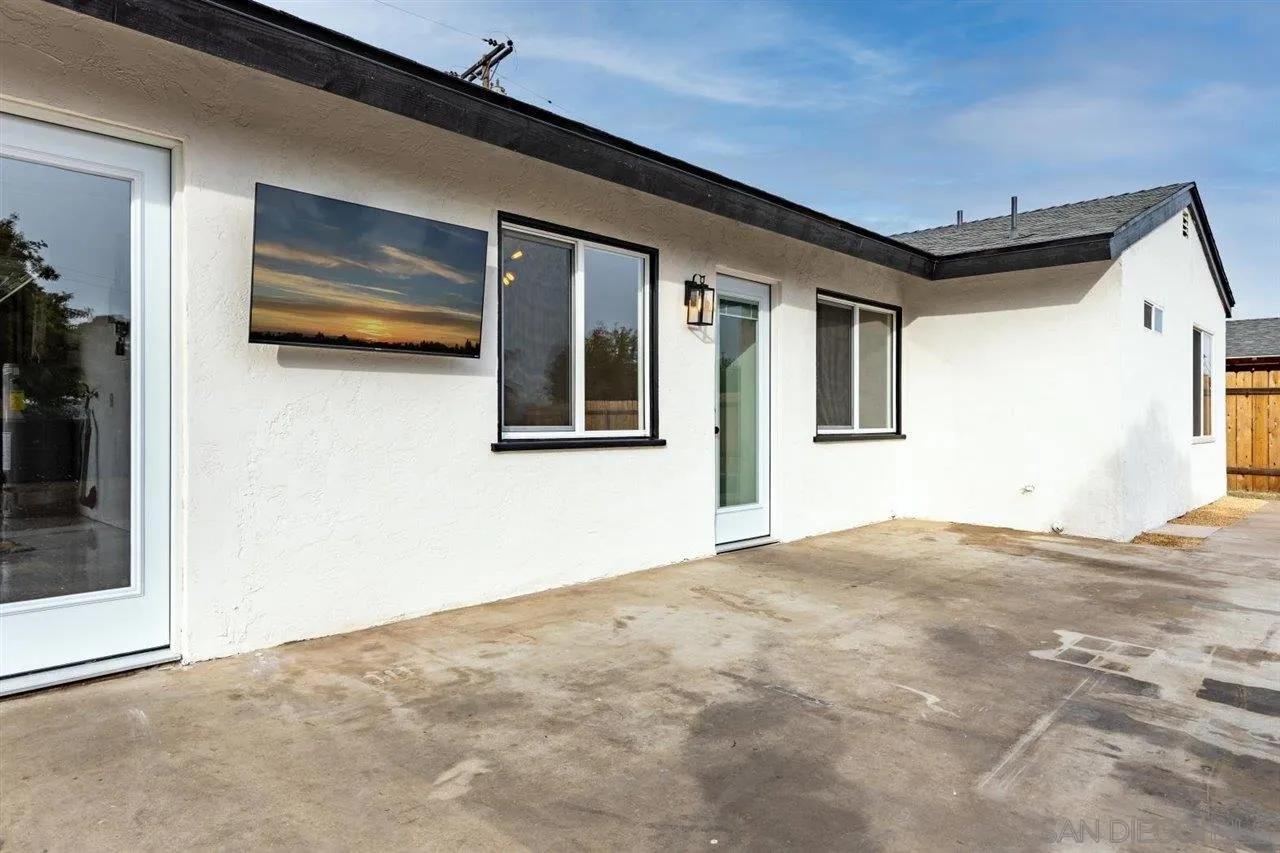 9469 Terrywood Road Santee, CA 92071 - Photo 21 of 25 a view of an empty room with windows