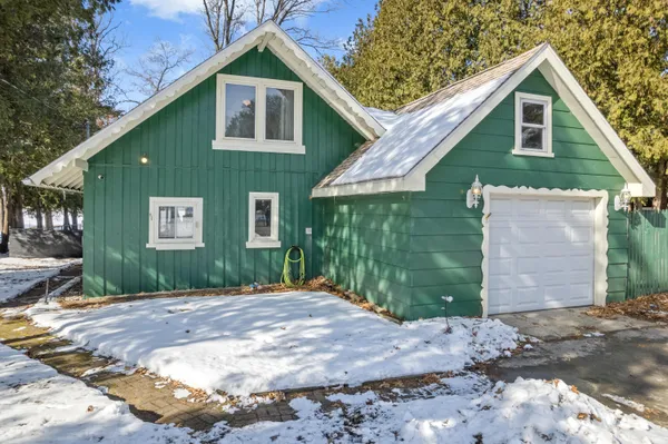 N2823 Lakeshore Drive, Packwaukee, WI 53949