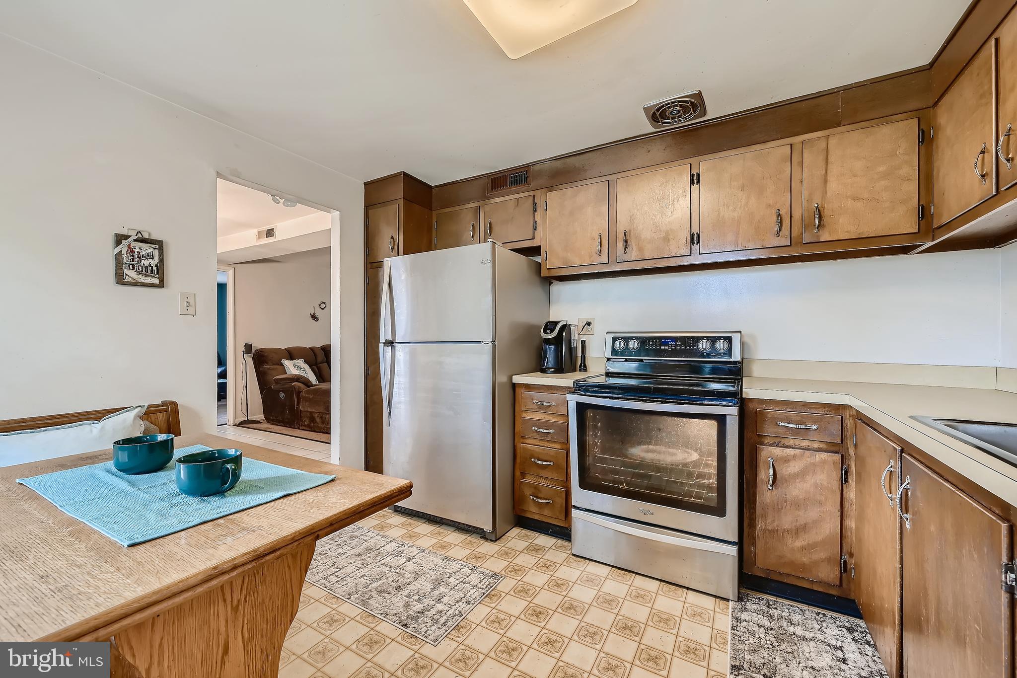 2413 Lodge Farm Road Baltimore, MD 21219 - Photo 12 of 28 Eat in Kitchen