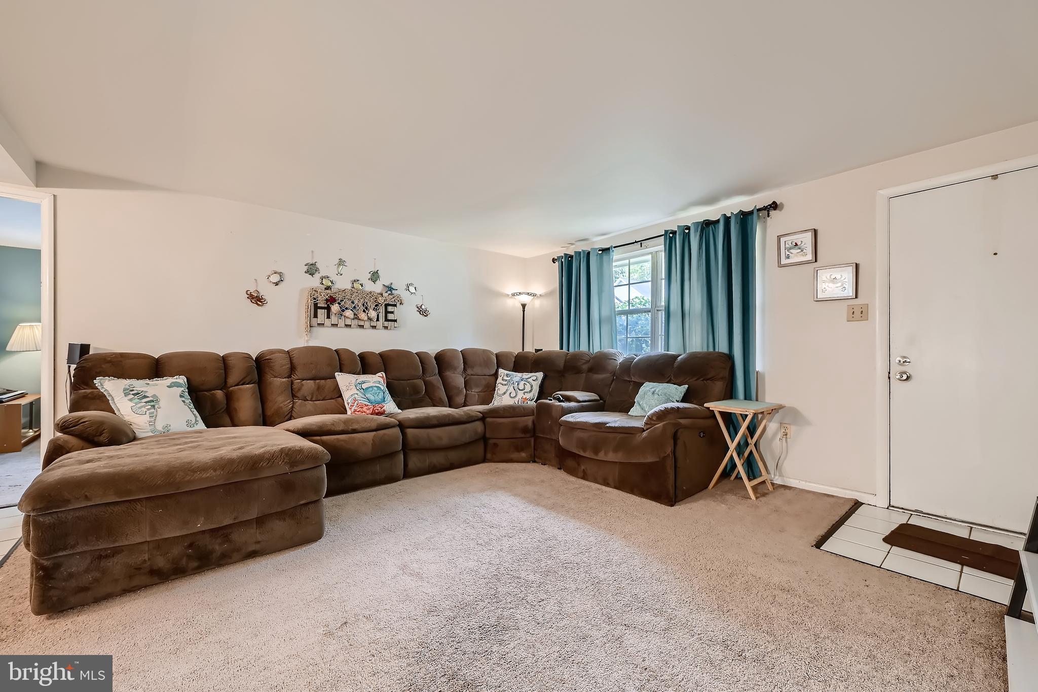2413 Lodge Farm Road Baltimore, MD 21219 - Photo 9 of 28 Living Room