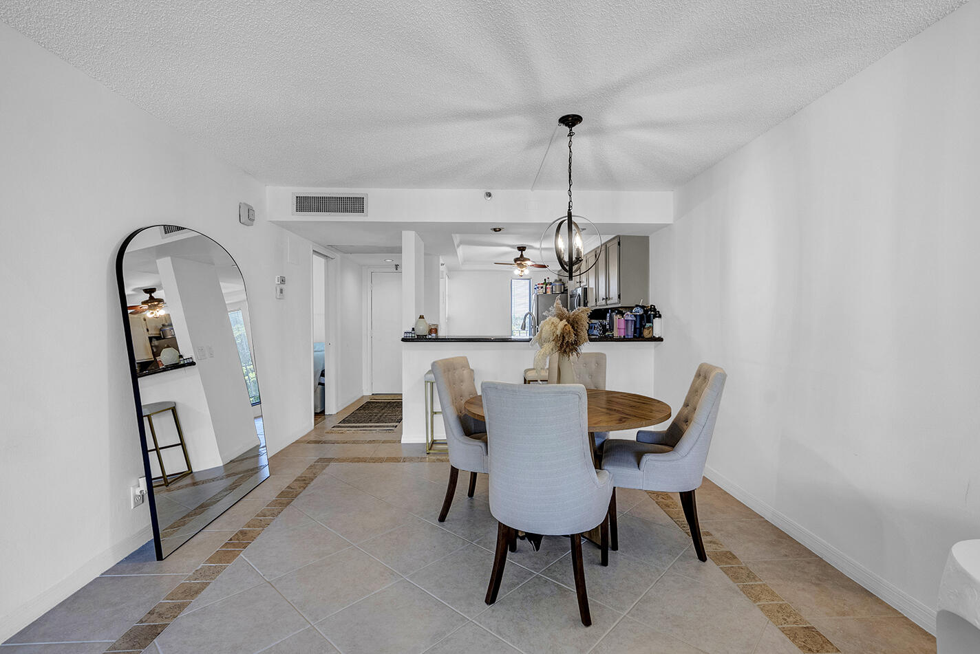 21 Royal Palm Way, Unit 405 Boca Raton, FL 33432 - Photo 20 of 57 Dining Area
