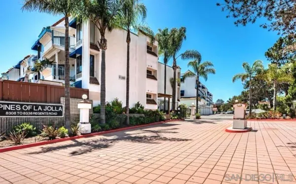 $3,300 | 8338 Regents Road, Unit 3O, San Diego, CA 92122