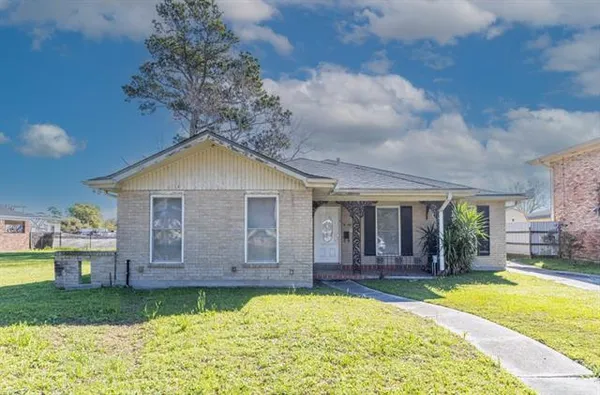 $2,000 | 4727 St Bernard Avenue, New Orleans, LA 70122