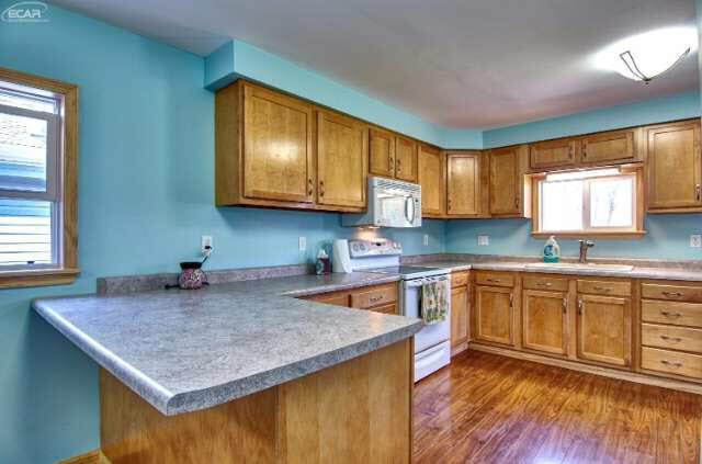 308 East Rising Street Davison, MI 48423 - Photo 7 of 40 21142858-6.JPG