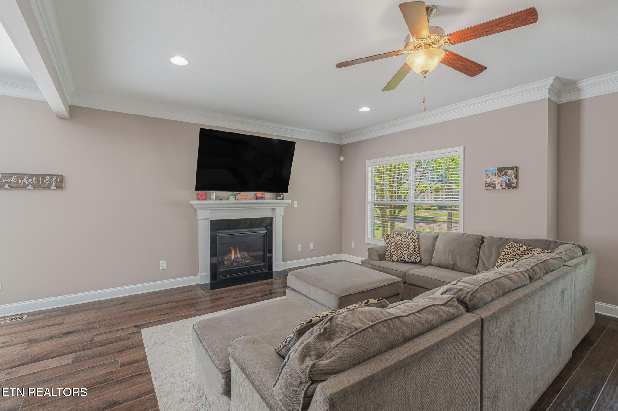 99 Fallberry Street Oak Ridge, TN 37830 - Photo 10 of 60 Living Room