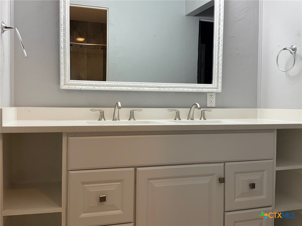 425 Woodland Point Road Belton, TX 76513 - Photo 20 of 27 a bathroom with a sink and a mirror