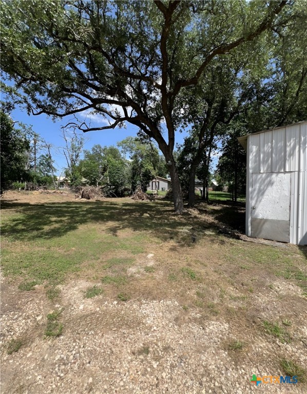 425 Woodland Point Road Belton, TX 76513 - Photo 27 of 27 a backyard of a house with lots of green space