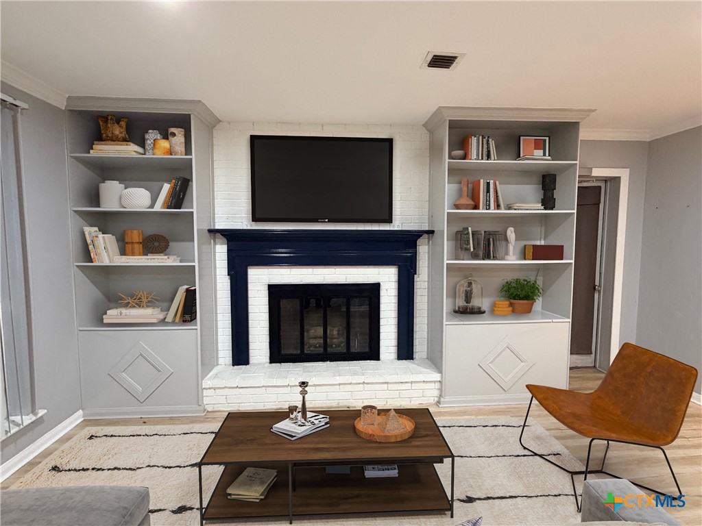 425 Woodland Point Road Belton, TX 76513 - Photo 5 of 27 a living room with furniture and a fireplace