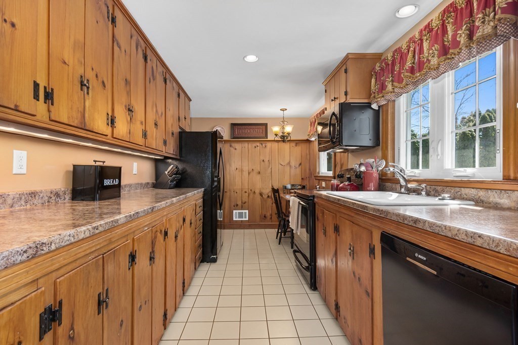 4 Burnham Road Peabody, MA 01960 - Photo 13 of 37 Gallery Image 13