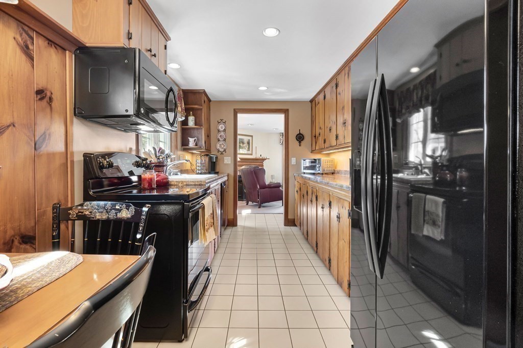 4 Burnham Road Peabody, MA 01960 - Photo 14 of 37 Gallery Image 14