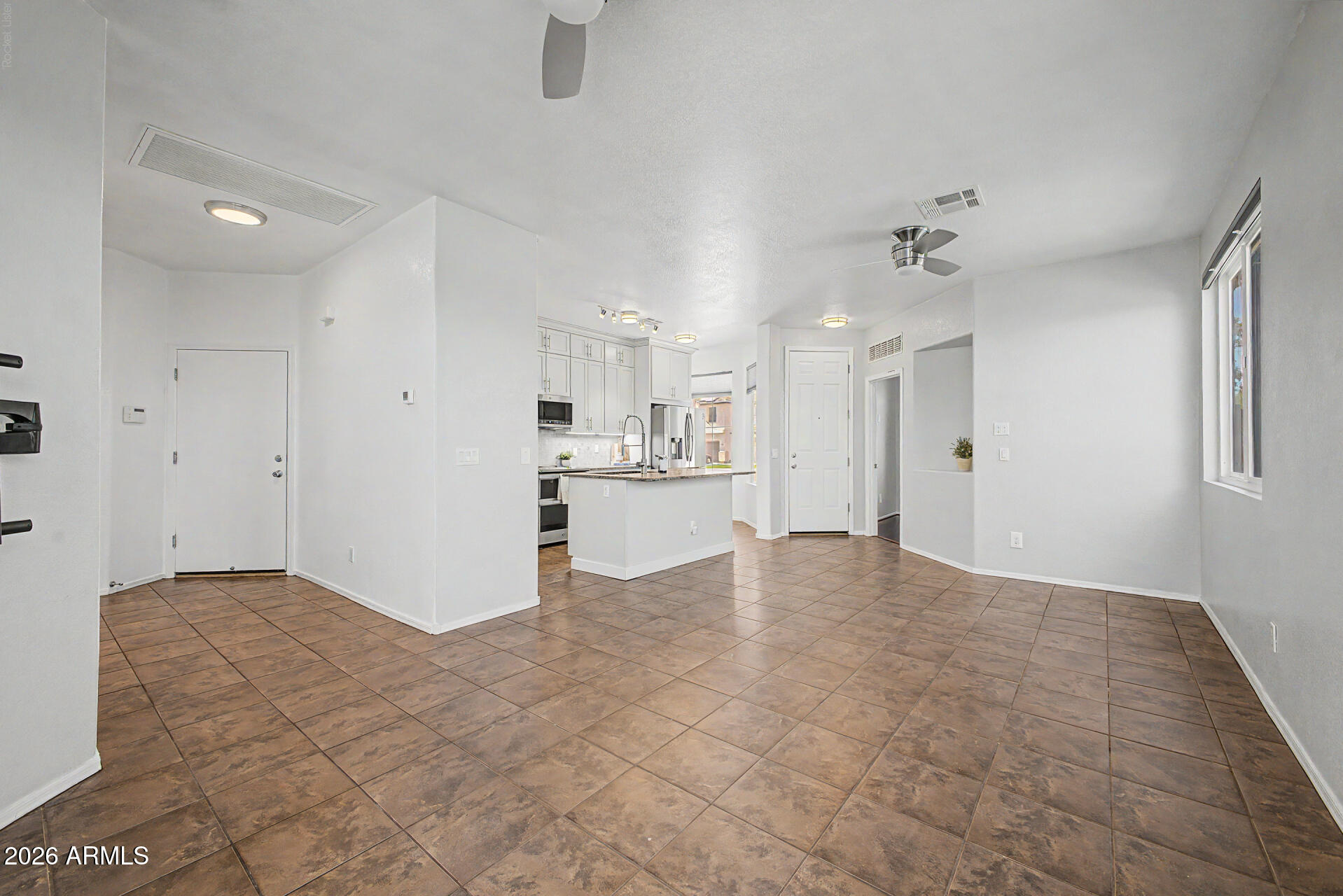 1225 Grenadine Road Phoenix, AZ 85040 - Photo 10 of 36