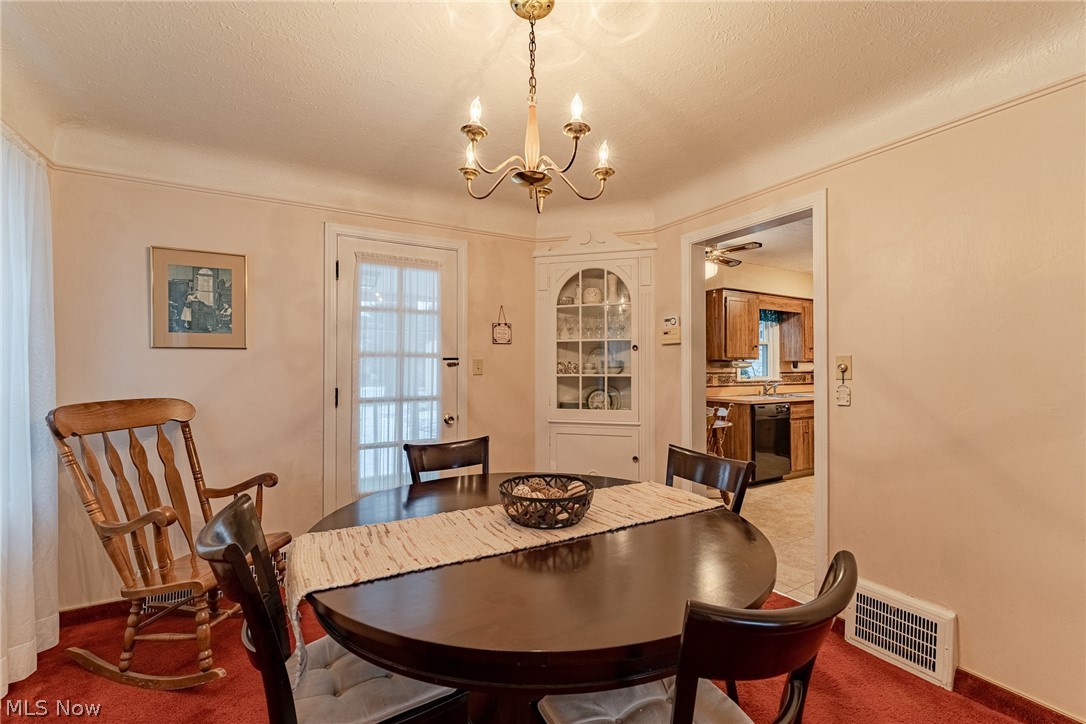 1035 Argonne Road Cleveland, OH 44121 - Photo 8 of 28