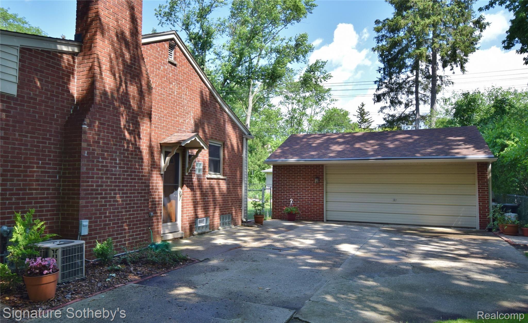 17190 Beverly Road Franklin, MI 48025 - Photo 22 of 23 41 side of home.JPG
