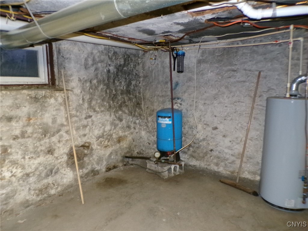 7180 Glur Road Verona, NY 13440 - Photo 45 of 49 pressure tank for submersible well pump
