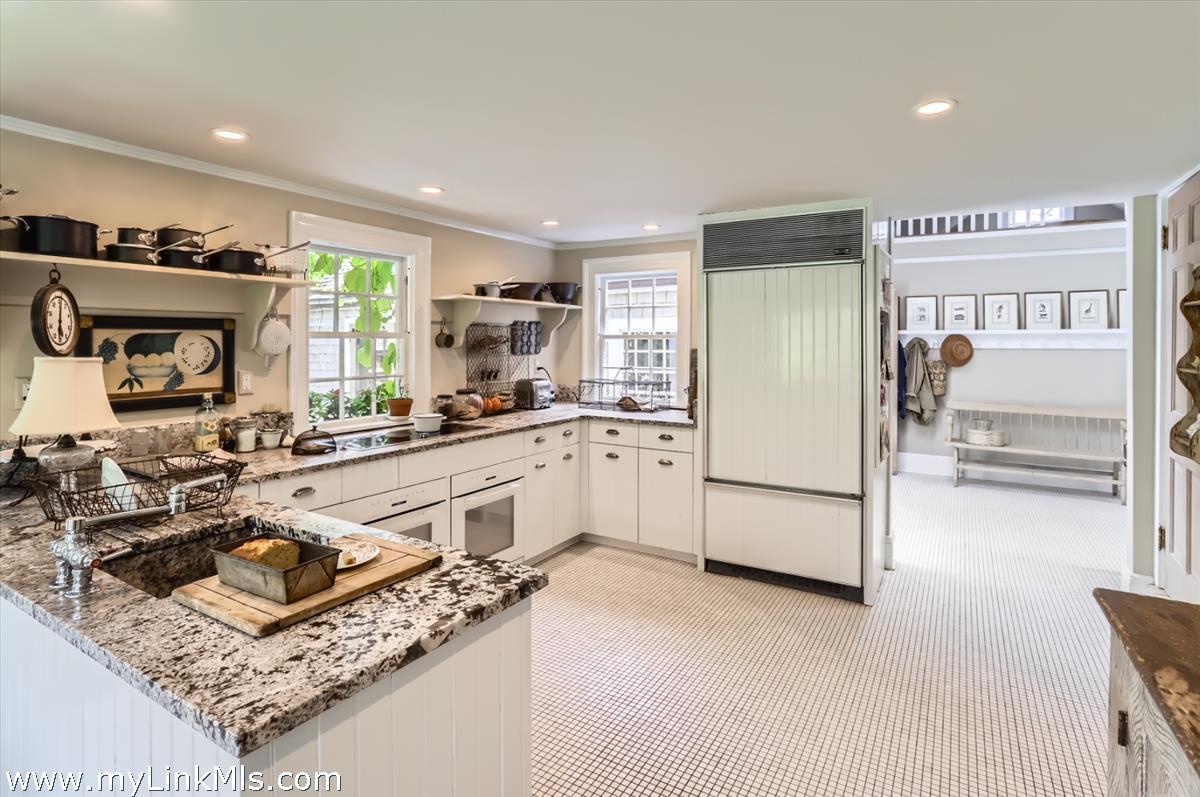 180 Pilot Hill Farm Road Vineyard Haven, MA 02568 - Photo 17 of 68