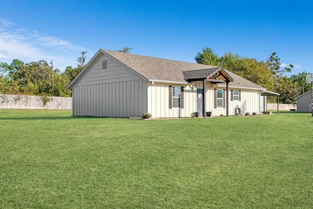 a view of a house with a big yard