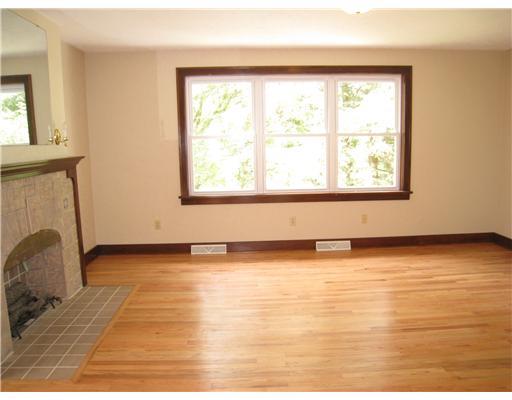 315 Castlegate Road Forest Hills, PA 15221 - Photo 4 of 18 Living Room.