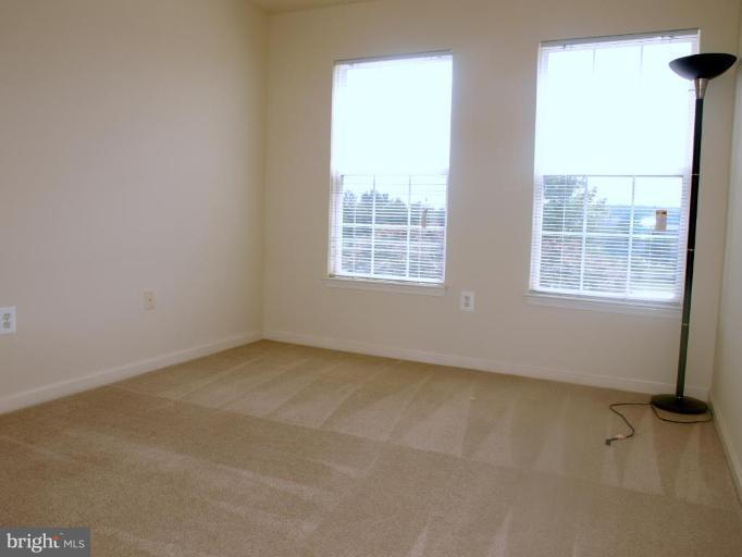46182 Chester Terrace Sterling, VA 20165 - Photo 14 of 25 an empty room with a window