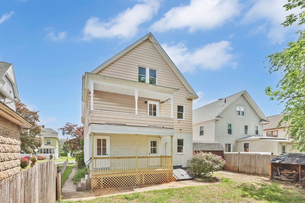 24 Hiawatha Street Springfield, MA 01108 - Photo 5 of 38