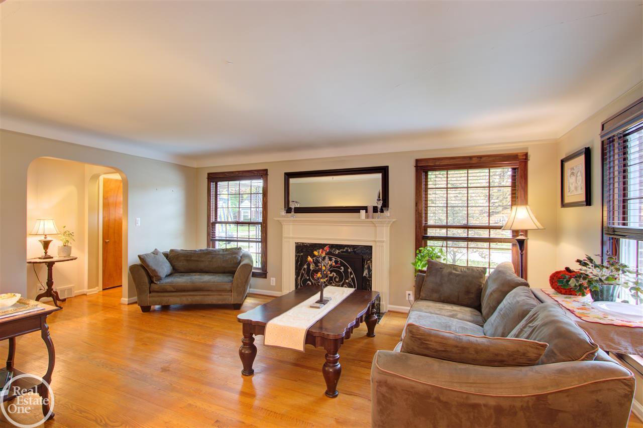1557 Torrey Road Grosse Pointe, MI 48236 - Photo 2 of 38 31364207-1.JPG