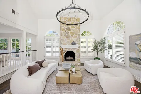 $3,695,000 | 19382 Woodlands Drive, Huntington Beach, CA 92648