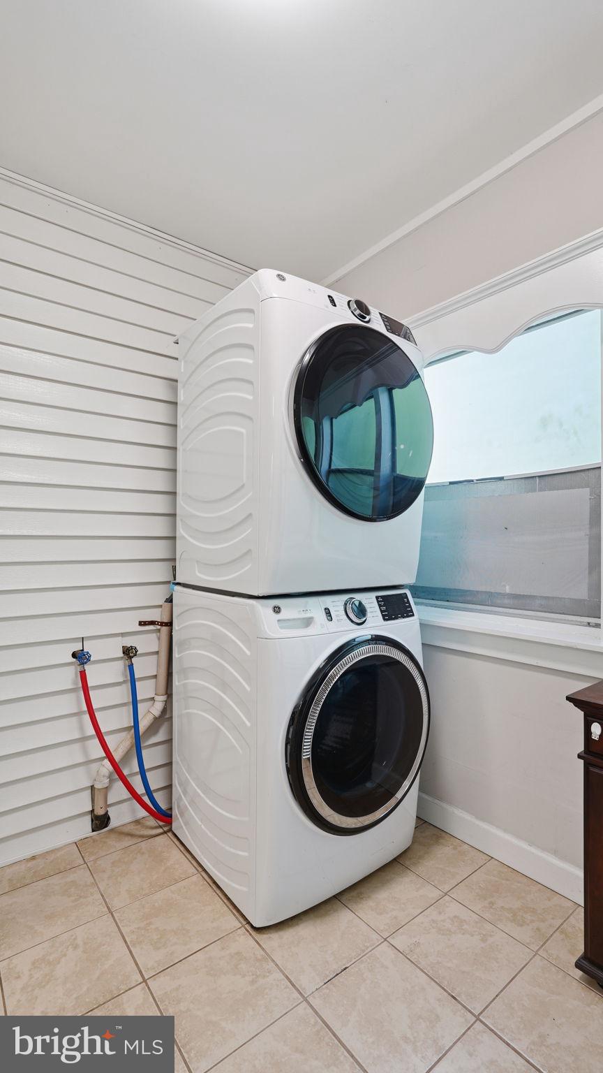 6499 Briggs Road Warrenton, VA 20187 - Photo 23 of 29 a utility room with dryer and washer